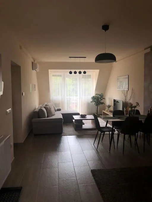 Stefi Apartman Termalfuerdo Koezeleben 에게르 0*,