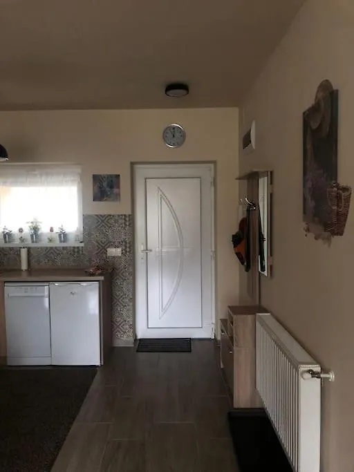 Stefi Apartman Termalfuerdo Koezeleben 에게르 아파트